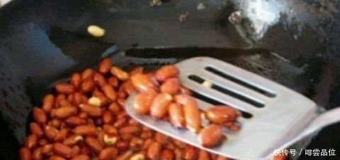 油炸花生米|炒花生米时,万万不要直接下油锅炒,多加这1步,每一粒都嘎嘣脆