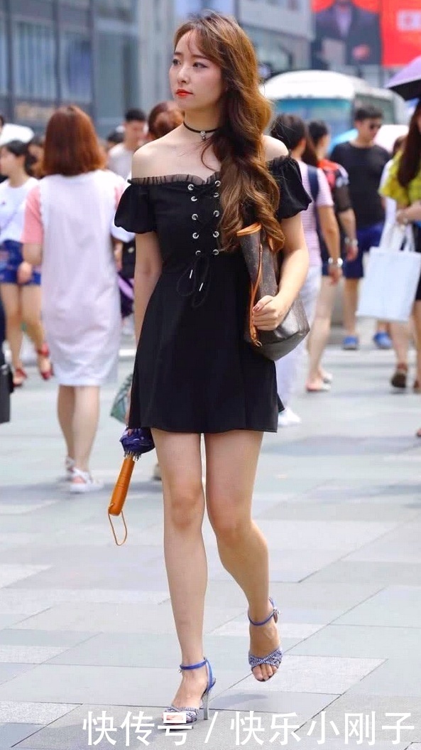 高度|女人出街穿一字领裙,打造视觉高度,看着更显瘦!