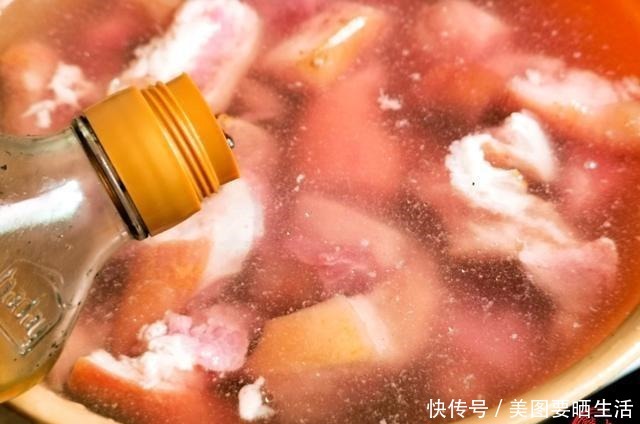 到底|炖猪脚汤到底要不要焯水记住“4个关键”,学会最正确炖汤技巧