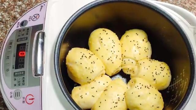 快来|教你不用烤箱就能做蛋糕,香甜软糯,金黄酥脆,快来学!