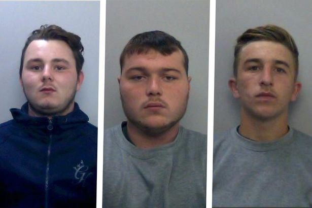  公里|新婚警员执勤遭汽车拖拽1.6公里致死，3名少年被判过失杀人罪