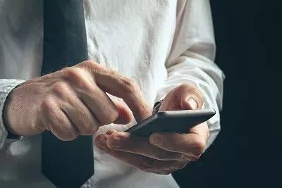 申请健康|【拍案】“好心人”帮忙搞定“健康码”，存款竟不翼而飞？