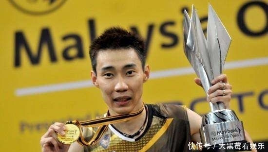  消瘦|感慨连连！羽坛名将李宗伟晒出一家合照，场面温馨自己却消瘦不少