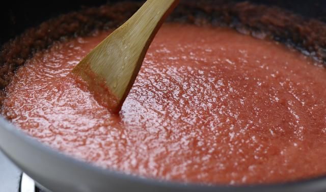  在家|在家自制番茄酱，成本不到5块钱，能做一大碗，香甜好吃无添加