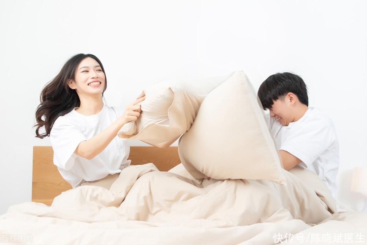 夫妻和谐生活的三大好处(适量的夫妻生活，会有很多好处？细数房事中的那些不靠谱的谣言)