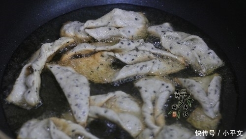 酥脆|用面粉做的小零食,喷香酥脆,一会儿就做1锅,大人孩子抢着吃