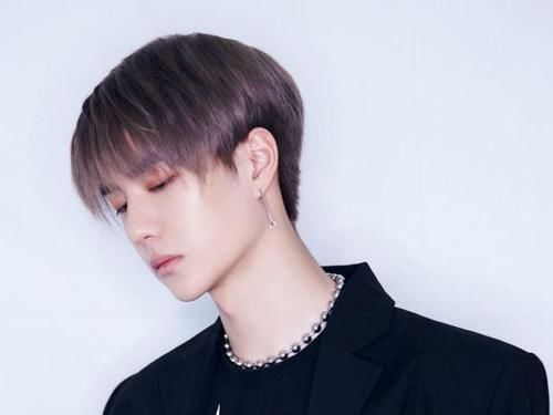  弄坏|呆萌王一博弄坏《快本》道具，何炅隔空喊话：赶紧过来结账