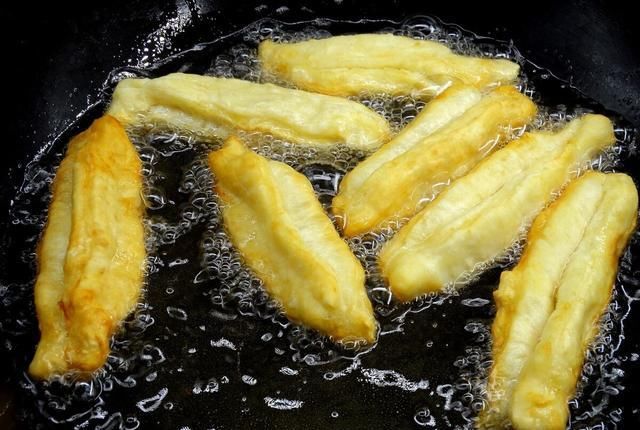  不用|每日食谱：再也不用担心买的油条不卫生了，以后想吃自己在家做
