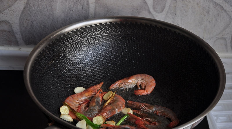  讨喜|最多十分钟上桌的讨喜菜，一种海鲜一种蔬菜同炖，吃一回想下回