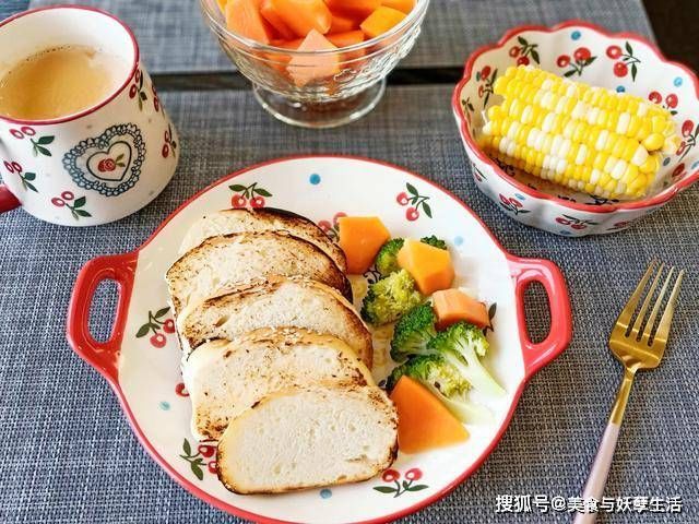 男女|老婆生活太讲究!周日早餐做7样,男女还分2桌,网友:精致女人