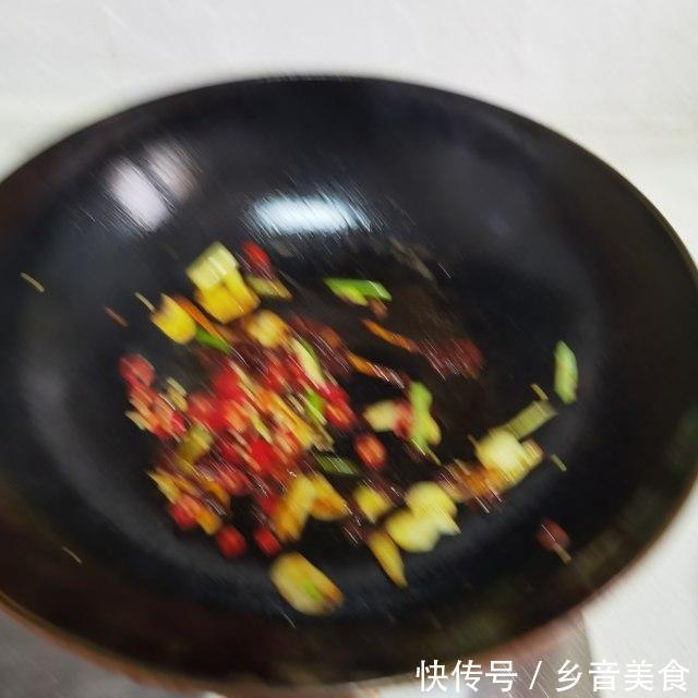 切成|豆角烧茄子,软糯入味,非常的下饭