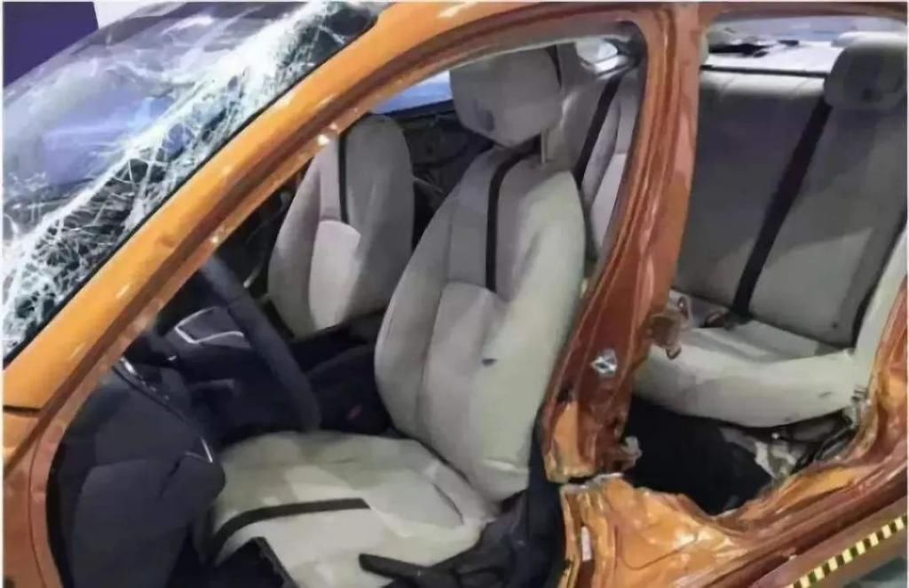  思域|又是思域！尾箱被撞没了，15秒事故造成2死2伤