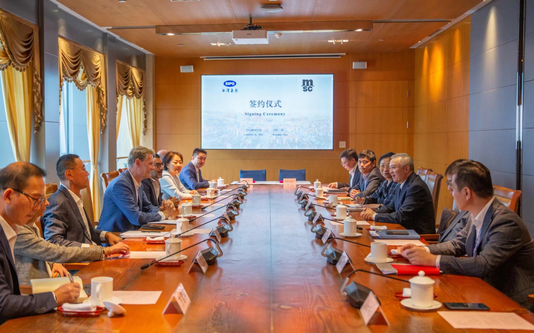 助力上海港清洁能源加注中心建设，上港集团与MSC签署LNG加注协议
