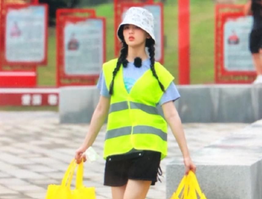  送餐|中餐厅4又有录制照，杨超越杜海涛外出送餐，王俊凯举动厉害了