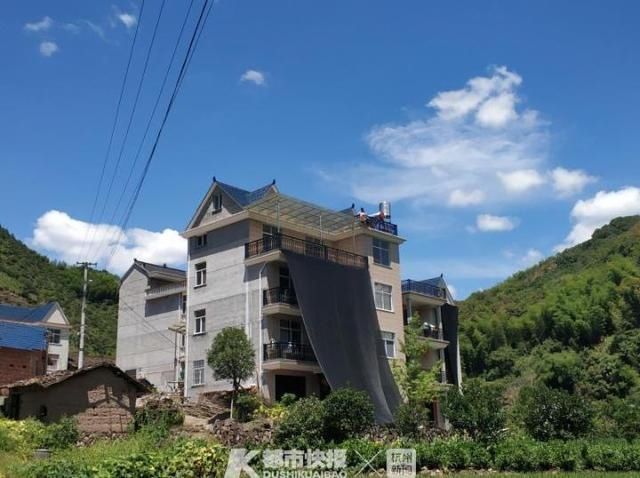  妈妈|15岁男孩和妈妈吵架后赌气跳楼，被消防员一秒冲上抱进怀里