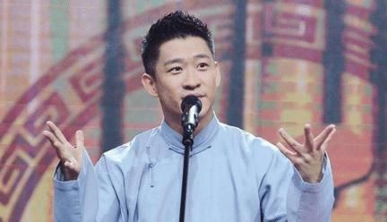  曹云金|成瘾了？曹云金再次幽会神秘女子，两人牵手搂腰，动作自然娴熟