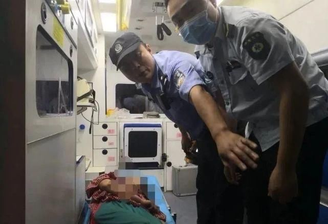 轻生|女孩跳河欲轻生,民警:我陪你一起死!