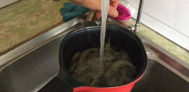  试试|大虾不要油焖和清蒸了，试试新做法，太香太下饭了，一定要收藏