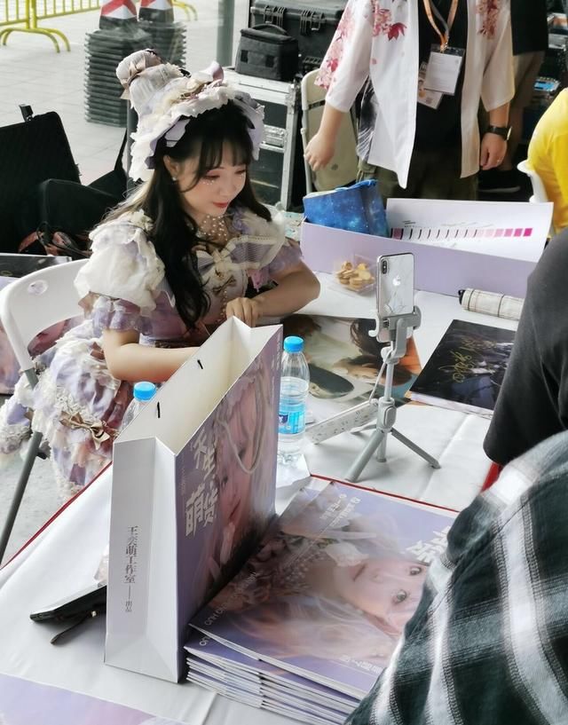  质疑|Lo圈顶流王奕萌现身CJ现场，打破换头质疑，还得到汪东城的肯定