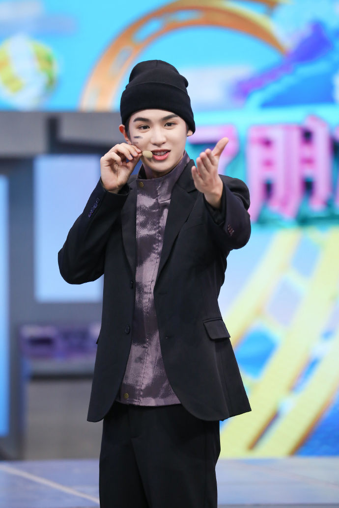  新闻|「Justin」「新闻」200829 Justin《快本》剧照来咯 今晚跟着昊哥high起来