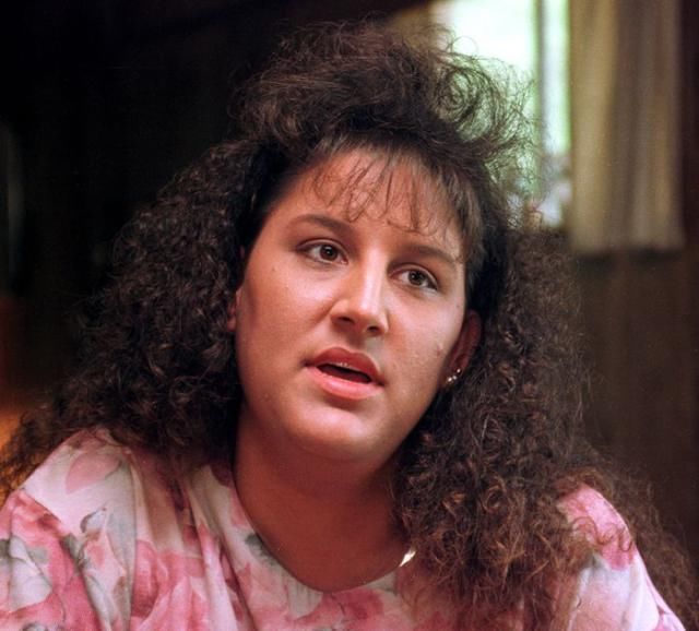 小费|女服务员收到一张彩票当小费竟中了7000万，之后她却麻烦不断