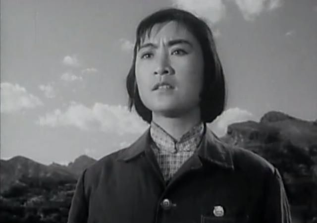  舞台姐妹|谢晋、《小花》导演张铮均用她出演主要角色，今80岁仍活跃影坛