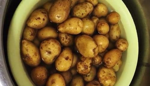 冬季|秋季,这菜正上市,才2毛多钱1斤,多买些一蒸一晒,冬季炒肉最香