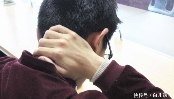  身体|每天躺着玩手机的人，身体早已出毛病了，可别视而不见