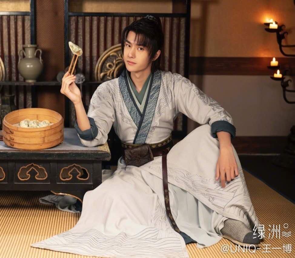 肖战|王一博过23岁生日,超话影响力破两亿,蔡徐坤肖战均破亿!