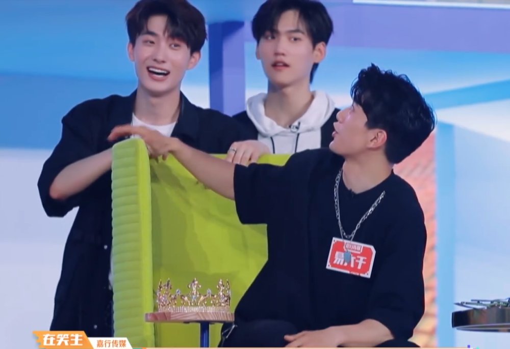  出场|《快乐大本营》选主持变“相亲会”，金子涵刚出场，男生就抢着表白哦