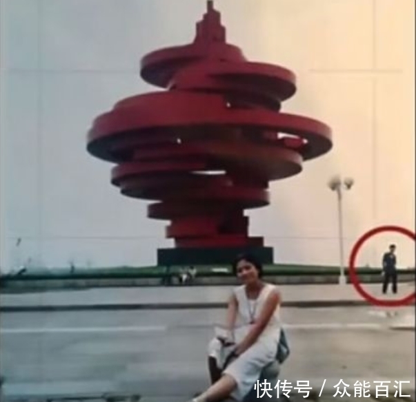 放大|男子无聊翻看老照片,越看越不对,放大后心直跳