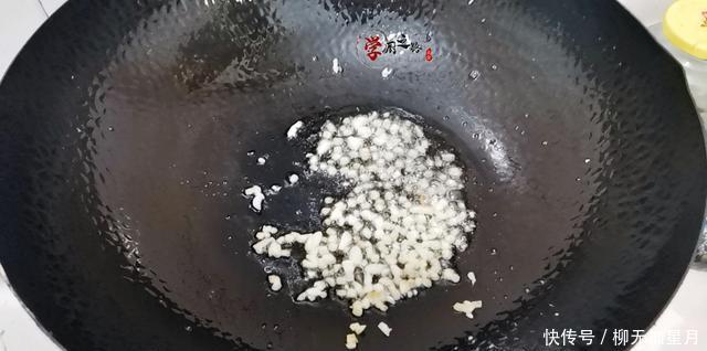 选择|清炒丝瓜发黑出水有异味看大厨咋操作,油亮清爽翠绿不黑有诀窍