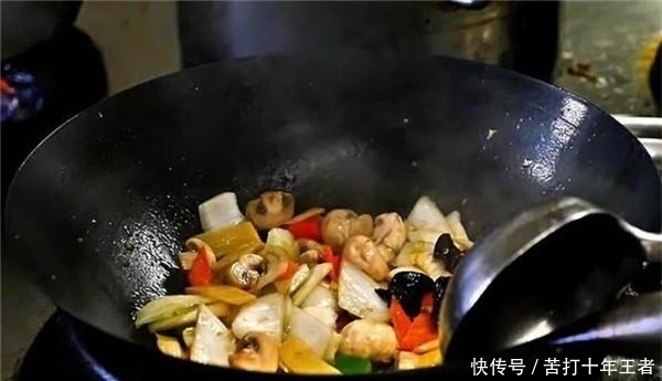 搞定|炒菜太咸怎么办加糖加醋加味精都救不了,简单4招教你搞定