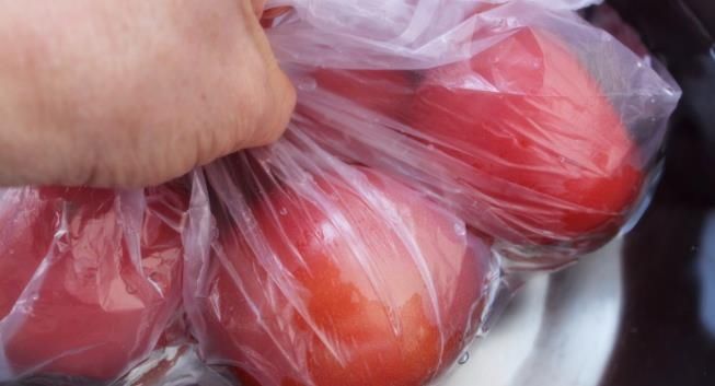 西红柿|买的西红柿太多,放冰箱里怕坏掉?教你一招,保存的时间更加长