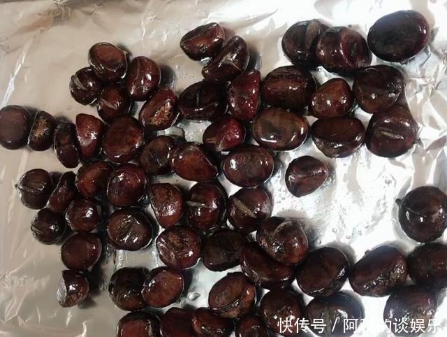 炒栗子|秋天三大宝之糖炒栗子,栗子按照这种方法烤,软糯不苦好剥皮!