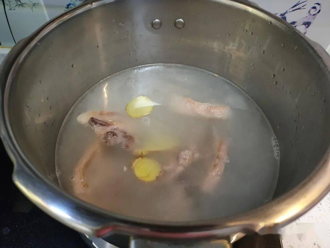 做法|炖羊肉汤，最忌加两味调料，教你正确做法，汤白味鲜无膻味