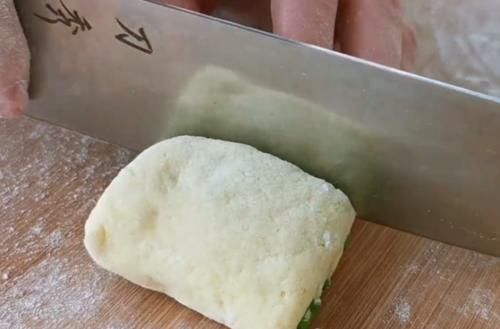  葱油|分享一款玉米面葱油花卷，咸香味美，营养好吃，不错的居家早餐