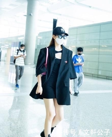 相杀|相爱相杀日常!戚薇吐槽工作室P图,小室委屈回应:原图就这么长