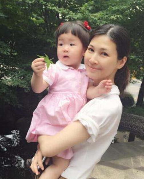  童蕾|她凭《亮剑》一炮而红，却因拒绝潜规则被雪藏，今和老公偿还债务