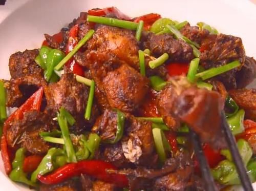  香辣|爆炒鸡块，一道香辣鲜美的家常菜，按照步骤学，也能做出饭店味道