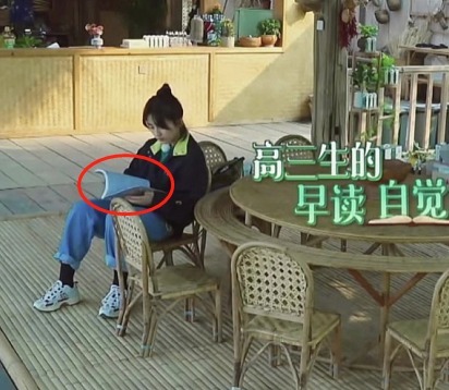 张子枫|继黄磊“假炒菜”后,张子枫这一做法又暴露节目真实性,当我傻