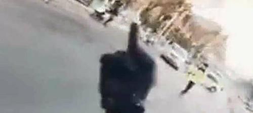 机车|还记得向警察竖中指、发抖音的机车男吗？法院宣判了！