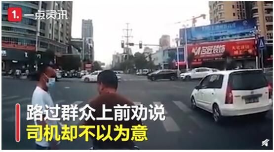 救护车|【围观】男子骑摩托故意阻挡救护车 网友:迷之操作!