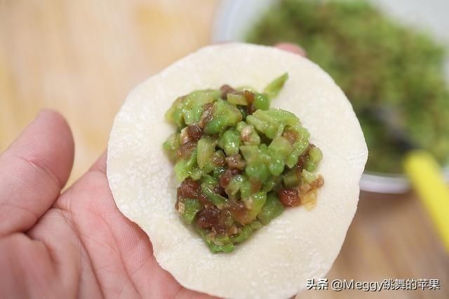  适量|三伏天吃饺子，韭菜馅不如这个菜，清口开胃促食欲，越吃越上瘾