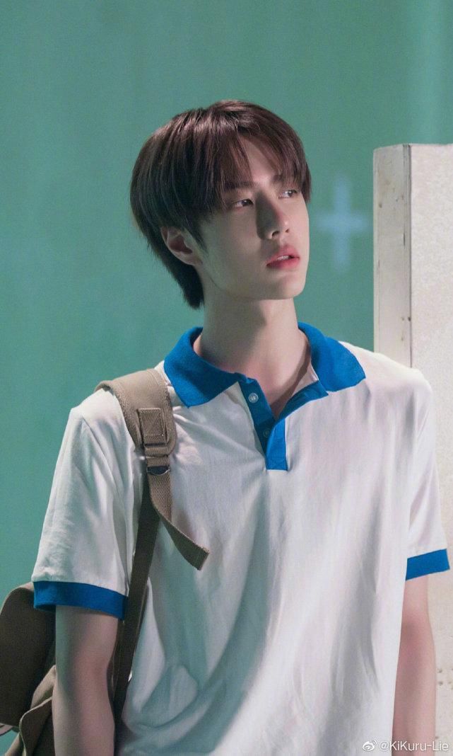  爱豆|每日爱豆 王一博 叫我酷盖 摩托车才是我的老婆