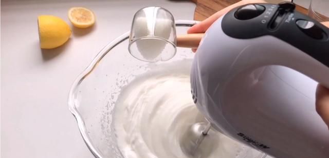  详细|奶牛色的毛巾卷你吃过吗？速来围观2人食网红烘焙详细教程