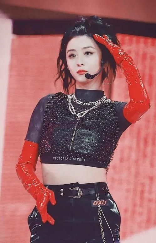 霸气|THE9成员赵小棠穿搭汇总,私服穿搭衣品吸睛,一张冷漠脸霸气十足