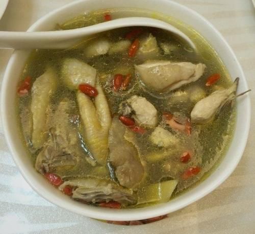 榴莲|榴莲煲鸡是用榴莲肉还是榴莲壳？别再用错了，这样煲汤才营养美味