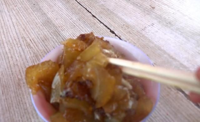 双庙凉粉|夫妻小镇上卖“炒果冻”,每天限量200碗,常有人驱车10里来排队