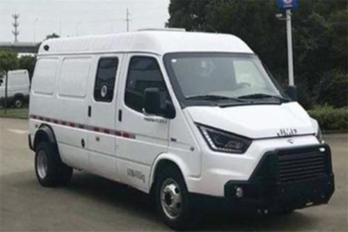  假扮|52年前，他假扮警察当街开走运钞车，劫走3亿后，至今下落不明